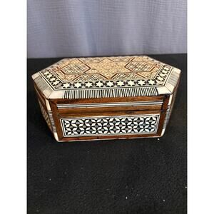 Vintage Octagonal Handcrafte Syrian Marquetry Box